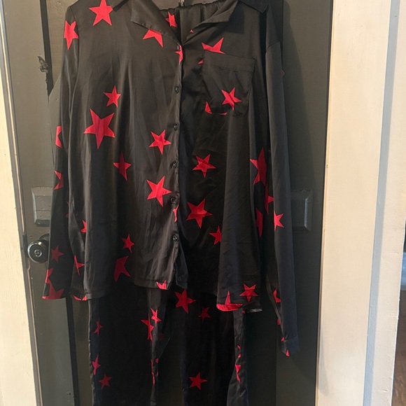 Torrid Sleep Black and Red Star Print Women's Pajama Long Sleeve Top and Pants - Picture 5 of 5